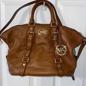 Michael Kors 100% genuine tan leather purse. Gorgeous bag!